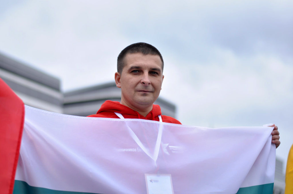 Партнер сервиса «Максим»​ стал одним из лучших водителей в России